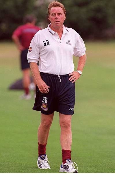 Năm 2001, HLV người Anh bị sa thải vì bất đồng ý kiến với chủ tịch CLB West Ham United, Terry Brown.